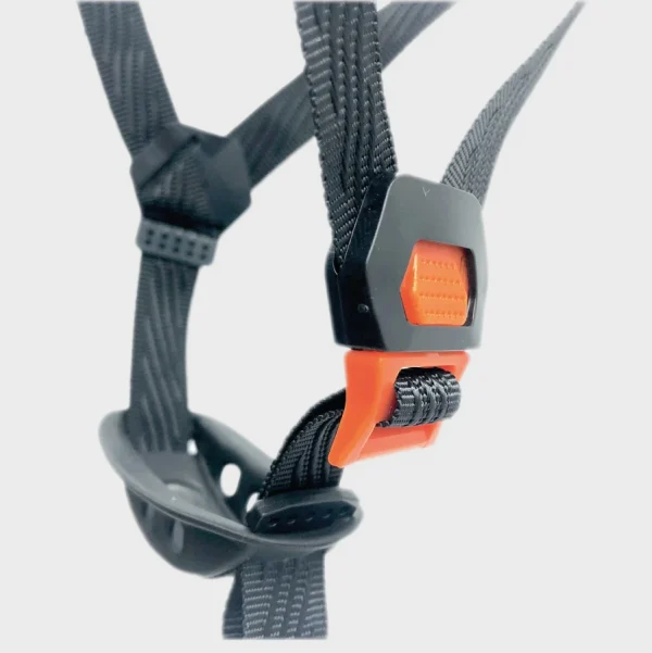 ChiN StRaP